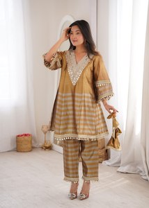 TENNECY Ensemble Salwar Kameez Prêt-à-porter pour Femme, Bicolore, en Tissu Léger, avec Broderie Codifiée et Dentelle à Effet Miroir, Style Soirée - Product Image 3