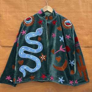 Chaqueta de terciopelo verde vintage para mujer, estilo suzani, con bordado multicolor y patrón de serpiente, estilo bohemio, manga larga, ropa de abrigo para otoño. - Product Image 1