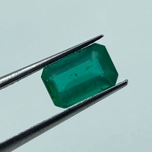 พลอยมรกตธรรมชาติสีเขียวทรงบาแกตต์ความใสสูง รูปทรงสี่เหลี่ยมผืนผ้า ขนาด 5x8 มม. น้ำหนัก 1.09 กะรัต สำหรับทำเครื่องประดับ - Product Image 1