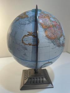 Globe terrestre en fer rustique patiné avec un cadre haut de gamme soudé à la main et des accents en cuivre antique pour un style campagnard - Product Image 2