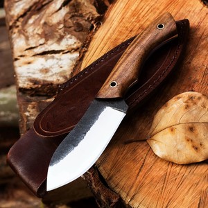 Couteau de Bushcraft à lame fixe en acier à haute teneur en carbone, fait main, avec manche en bois de rose et étui en cuir, vente en gros OEM - Product Image 4