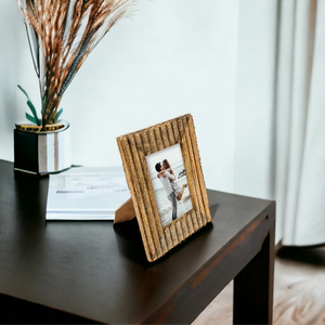 Cadre photo artisanal de luxe en bois massif sculpté, design élégant, décoration intérieure raffinée. - Product Image 2