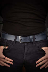 Cinturón de Cuero Genuino para Hombre de Alta Calidad OEM con Hebilla de Aleación, Venta al por Mayor 2025, Diseño Elegante para Hombre, Cinturones Personalizados para Jeans Casuales - Product Image 3