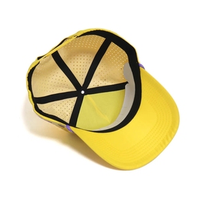 Casquettes de golf haute performance en gros avec trous découpés au laser, 5 panneaux, logo personnalisé en PVC caoutchouc, logo latéral, corde torsadée personnalisée - Product Image 4