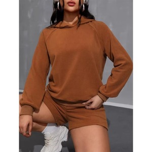 Nouvel arrivage : Ensemble short et sweat à capuche oversize 2 pièces 100 % coton 260 g/m² avec logo brodé personnalisé, dentelle unie, style streetwear pour femme - Product Image 4