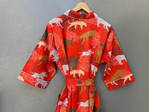 Kimono de algodón con estampado de tigre, hecho a mano, estilo bohemio, para la playa. - Product Image 4