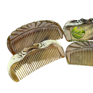 Peineta de Cuerno de Búfalo de Lujo, Hecha a Mano, Elegante Accesorio para el Cabello para Mujer, Colección Premium para Regalo, Tiendas Boutique - Product Image 1