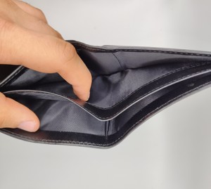 กระเป๋าสตางค์หนังพรีเมียมสั่งทำพิเศษสำหรับผู้ชาย ป้องกัน RFID ช่องใส่บัตรหลายช่อง บุภายในนุ่ม มีจำหน่ายสำหรับขายส่ง คุณภาพสูง ดีไซน์หรูหรา - Product Image 2