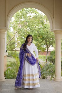 Ensemble de costume Anarkali traditionnel indien pour femmes en coton régulier avec travail de dentelle Gota Patti et dupatta brodé pour les occasions de mariage - Product Image 1