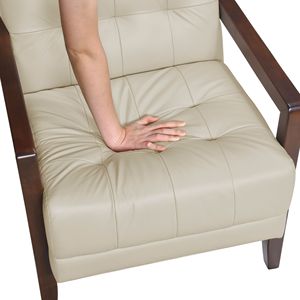 Poltrona Moderna in Pelle Beige Trapuntata con Finitura in Legno di Noce, Arredamento per Soggiorno con Dettagli - Product Image 5