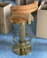 Tabouret de bar moderne en velours marron avec base en acier inoxydable doré, chaise haute pivotante avec dossier pour restaurant, bar, hôtel