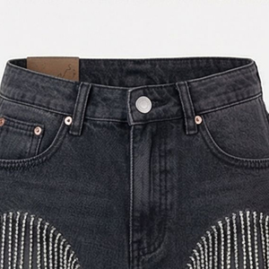 Short en jean délavé avec strass personnalisés, style vintage tendance, pour unisexe, streetwear et tenue décontractée - Product Image 3