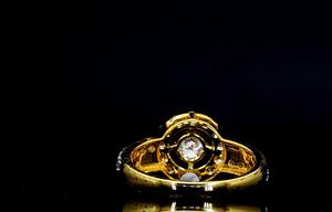 แหวนหมั้นคลาสสิค AMBER JEWELS T-1023 สำหรับทุกเพศ ทำจากทองคำแท้ 18K ประดับด้วยพลอยธรรมชาติ ทรงบริลเลียนต์ ตัวเรือนแบบฝังเพชรแบบพาเว่ พร้อมขอบเพชรแบบฮาโล - Product Image 2