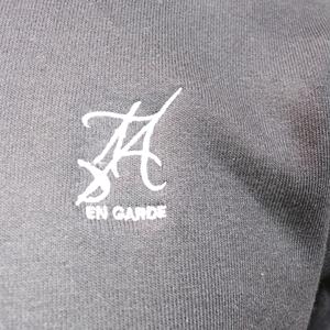 Sudadera VA Mock Neck 450 GSM con nombre personalizado, bordado en aplique, corte holgado, 100% algodón, felpa francesa. - Product Image 6