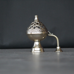 Brûleur d'encens en laiton haut de gamme, religieux, traditionnel, écologique, décoratif, compagnon spirituel, culte quotidien, aromatique - Product Image 1