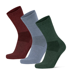 Chaussettes de sport montantes en polyester/coton respirantes, confortables et écologiques de haute qualité pour femmes – Idéales pour le basketball et le style décontracté - Product Image 2