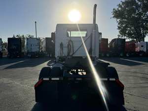 Tracteur routier diesel poids lourd 6x4 avec cabine couchette pour le transport logistique longue distance sur autoroute - Product Image 4