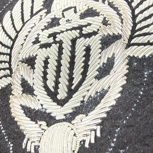 Patch brodé à la main en fil métallique 3D de luxe sur mesure, résistant à l'eau, respectueux de l'environnement, base en feutre de qualité supérieure - Product Image 6