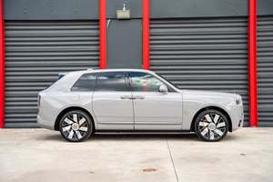 SUV de luxe Cullinan 2025 d'occasion, V12 biturbo de 6,75 L - Product Image 5