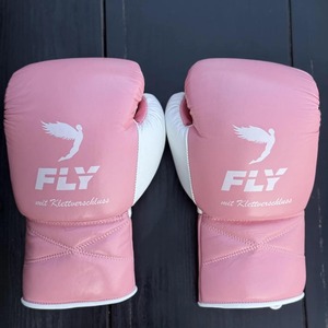 ถุงมือฝึกซ้อมมวย MMA Fly SuperLace Pro X 2 หนังวัวแท้ ยืดหยุ่น ไม่ลื่น ปิดแบบผูกเชือก สายรัดข้อมือปรับได้ - Product Image 5