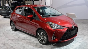 Yaris berline haut de gamme, origine américaine, pièces d'origine, plastique, consommation de carburant économique, sièges confortables, expérience de conduite durable et fiable, garantie de 3 ans - Product Image 6