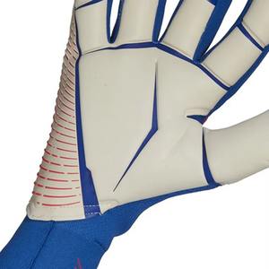 Le motif cousu durable et la conception des doigts incurvés augmentent la stabilité lors de la tenue des gants de gardien de but pendant les séances d'entraînement. - Product Image 5