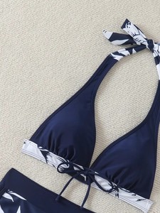 Conjunto de bikini con estampado floral para mujer, cuello halter, pantalones cortos con lazo en la parte delantera, traje de baño elástico para la playa - Product Image 4