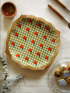 Plateau de service rustique en bois de canne à sucre avec motif à carreaux verts et fleurs rouges, écologique - Product Image 3