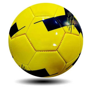 Ballon de football thermocollé classique de haute qualité, haute rétention d'air, taille et poids officiels, logo personnalisé pour les matchs de club et l'entraînement - Product Image 1