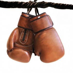 Gants d'entraînement de boxe thaïlandaise MMA de haute qualité fabriqués au Pakistan, gants de boxe en cuir extensible imperméables personnalisés - Product Image 6