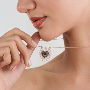 Collar con Colgante de Corazón Sagrado con Zafiro Azul y Diamantes, Diseño Único y Elegante, Oro Amarillo Sólido de 14K, Joyería Destacada - Product Image 4