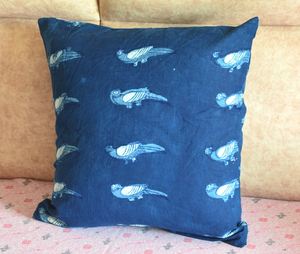 Funda de cojín boho con estampado indigo, hecha a mano, de algodón. - Product Image 3