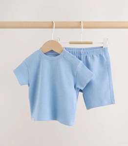Ensembles de Vêtements d'Été Doux pour Garçons en Gros – Tenues Thermiques pour Enfants, Shorts et T-shirts Couleur Unie, Vêtements pour Bébés Garçons - Product Image 5