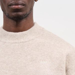 Pull en tricot beige premium pour homme et femme, confortable et élégant, vêtement décontracté, col rond côtelé, parfait - Product Image 4