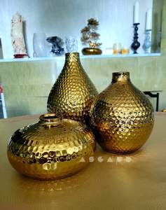 Jardinière en métal artisanale avec structure soudée robuste pour une décoration durable de la maison et du jardin - Product Image 1