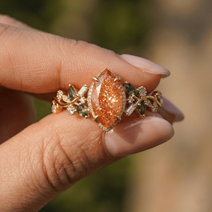 Collection Camélia – Bague en perle d'eau douce naturelle et pierre de soleil taille marquise (pierre de juin) – Bijou en pierres précieuses organiques - Product Image 1