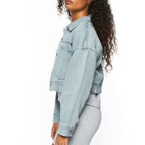 Veste en jean courte pour femme de haute qualité, manches longues, légère, boutons, poches poitrine, vente en gros - Product Image 3