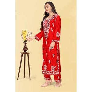 DERNIÈRE RAYONNE COTON CHIKANKARI TRAVAIL KURTI AVEC PALAZZO ROUGE - Product Image 1