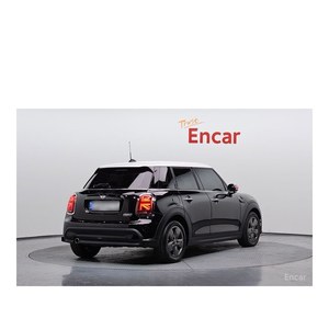 Mini Cooper 2023 Clásico de 5 Puertas con 31,108 km, Emisión Euro V, Asientos de Cuero, Volante a la Izquierda y Cámara Trasera - Product Image 2