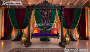 Columpio Sankheda de Madera de Teca Tallada a Mano, Diseño Tradicional Moderno, Duradero, Tamaño y Color Personalizables para Eventos de Boda - Product Image 4