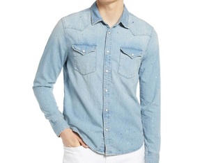 เสื้อเชิ้ตเดนิมสีฟ้าอ่อนขายดีสำหรับผู้ชาย สวมใส่สบายๆ สไตล์สตรีทแวร์สำหรับฤดูร้อน พร้อมโลโก้สั่งทำได้ ราคาขายส่ง เสื้อเชิ้ตเดนิมผู้ชาย - Product Image 1