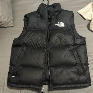 Gilet matelassé NEXO INDUSTRIES pour homme, noir, en polyester écologique, coupe-vent, à capuche, décontracté, hiver, avec logo brodé sur le devant, haute qualité - Product Image 1