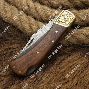 Couteau de poche pliant professionnel en acier Damas avec manche en bois de rose et gravure à la main, couteau de chasse et de camping d'extérieur avec étui - Product Image 3