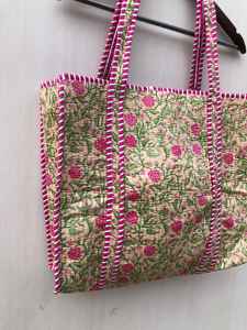 Sac fourre-tout matelassé en coton imprimé floral fait main, vert, imprimé au tampon, écologique, sac à bandoulière pour l'été, l'automne et le printemps - Product Image 3