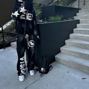 ชุดเซ็ตเสื้อฮู้ดดี้ผ้าฝ้ายทรงหลวมและกางเกงจ็อกเกอร์ขาบานสำหรับผู้ชาย - Product Image 2