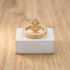 Parure de mariage vintage raffinée avec diamant de laboratoire taille poire et taille brillant rond, diamant solitaire en or massif 10K 14K 18K, pureté E Clarity VVS - Product Image 4