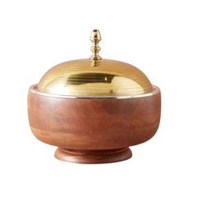 Olla Redonda Elegante con Base de Madera y Tapa Dorada, Cazuela Metálica de Lujo Hecha a Mano para Bodas, Olla Árabe de Latón - Product Image 1