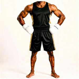Ensemble de boxe en polyester pour l'entraînement avec gants, short et haut respirants toutes saisons - Product Image 1