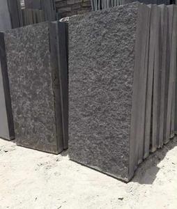 Dalles de basalte à surface flammée, durables, minimalistes, pour l'extérieur - Product Image 1