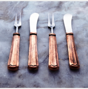 Ensemble de 4 couteaux à fromage avec manches en cuivre, lames en acier inoxydable, fourchettes, spatule, outils à fromage, ustensiles de cuisine - Product Image 1